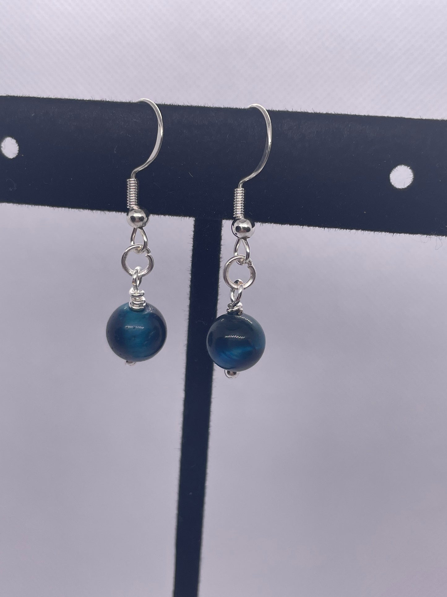 Simple dangle earrings